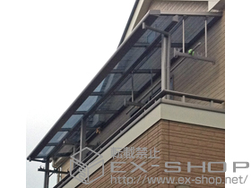 のバルコニー・ベランダ屋根 ライザーテラスII F型 屋根タイプ 連棟 積雪〜20cm対応＋吊り下げ物干し　標準　2本入り 施工例