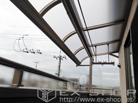 のバルコニー・ベランダ屋根 ライザーテラスII R型 屋根タイプ 単体 積雪〜20cm対応＋吊下げ物干　標準2本入り 施工例