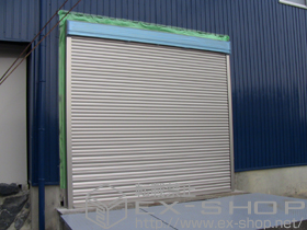 のガレージシャッター ガレージシャッタークワトロ 電動式 外部付鉄骨造用躯体直付タイプ 施工例