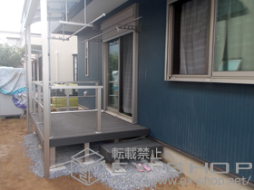 のウッドデッキ リウッドデッキ 200＋独立式リウッドステップ2型＋シンプルモダンデッキフェンス8型＜横格子1本タイプ＞ 色プラチナステン 施工例