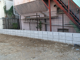 のフェンス・柵 ハイグリッドフェンスN8型 フリーポールタイプ 施工例