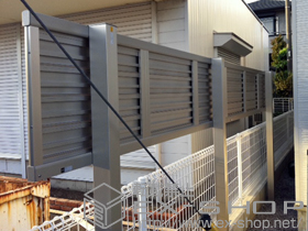 のフェンス・柵 エクスラインフェンス7型 多段柱仕様 施工例