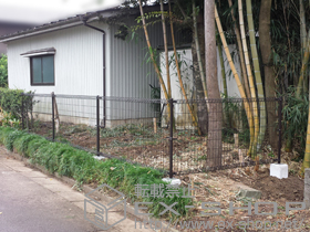 のフェンス・柵 メッシュフェンス M0 間仕切り柱仕様 施工例