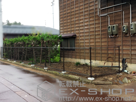 のフェンス・柵 メッシュフェンス M0 間仕切り柱仕様 施工例