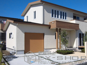 のガレージシャッター ガレージシャッタークワトロ 電動式 内部付タイプ 木目調 施工例