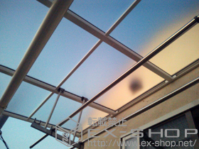 のバルコニー・ベランダ屋根 ヴェクターテラス R型 屋根タイプ 単体 積雪〜20cm対応＋吊下げ式物干し　標準2本入り 施工例