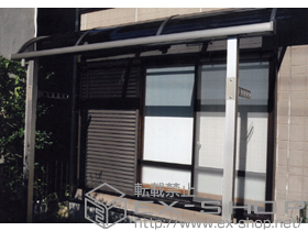 のテラス屋根 ライザーテラスII R型 テラスタイプ 単体 積雪〜20cm対応＋壁付け物干し 標準 2本入 施工例