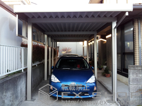 のカーポート レオンポートneo 縦連棟 標準鼻隠し 角柱 積雪〜50cm対応+レオンポートneo 台形枠付きサイドパネル<平板タイプ> 角柱用 1段タイプ 施工例