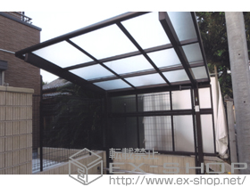 のサイクルポート・駐輪場 カムフィNex F 積雪〜20cm対応＋カムフィNex F用サイドパネル＋カムフィNex F用 車止めバーセット 施工例