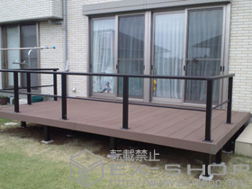 のウッドデッキ リウッドデッキ 200＋シンプルモダンデッキフェンス8型＜横格子1本タイプ＞ 施工例