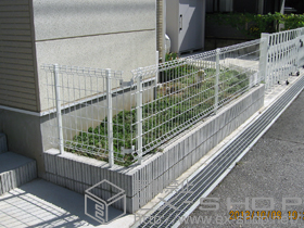 のフェンス・柵 ハイグリッドフェンス　UF8型　フリーポールタイプ 施工例