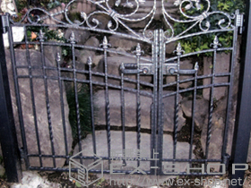 の門扉 ローシェン門扉2型 両開き親子 75角門柱使用 施工例