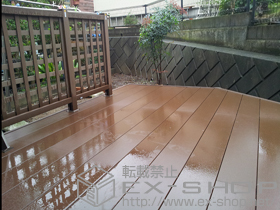 のウッドデッキ リウッドデッキ 200＋リウッドステップ5型 Sタイプ(1段)＋リウッドデッキフェンス1型＋ハイパーティション1型＜井桁格子＞ 施工例