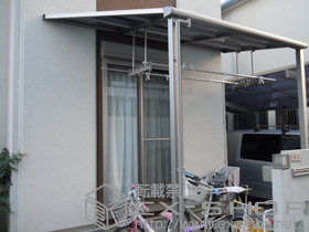 のテラス屋根 ライザーテラスII F型 テラスタイプ 単体 積雪〜20cm対応　※側面台＋吊下げ物干し 標準 2本入 施工例