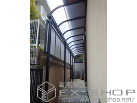 のテラス屋根 ライザーテラスII R型 テラスタイプ 連棟 積雪〜20?対応+ライザーテラスII 前面スクリーン1段 施工例