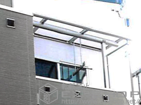 のバルコニー・ベランダ屋根 プレシオステラス R型 屋根タイプ 単体 積雪〜20cm対応+ 吊り下げ式物干し 標準　2本入 施工例