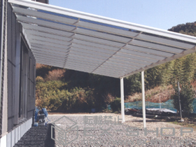 のテラス屋根 ヴェクターテラス F型 テラスタイプ 連棟 積雪〜20cm対応+水平式物干し　木造躯体用　2本入り 施工例