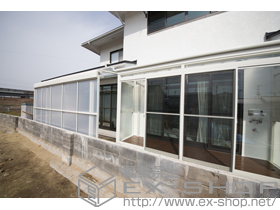 のテラス屋根 ライザーテラスII F型 1500 テラスタイプ 連棟 積雪〜50cm対応＋前面スクリーン 二段仕様（色：ポリカーボネート クリアマット・すりガラス調）*ふさぎ材含む 施工例