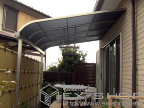 のテラス屋根 ライザーテラスII R型 テラスタイプ 単体 積雪〜20cm対応＋吊下げ物干し 標準 2本入 施工例