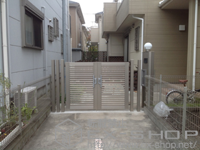 の門扉 プリレオ R3型 両開き　柱使用+デザイナーズパーツ 枕木材 70×70 施工例