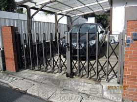 のカーゲート トリップゲート PC型 ノンレール 両開き親子 31DO(13S+18M) 施工例