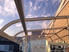 のバルコニー・ベランダ屋根 ライザーテラスII R型 屋根タイプ 連棟 積雪〜20cm対応+吊下げ物干し 標準 2本入 施工例