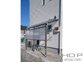 のテラス屋根 ライザーテラスII R型 テラスタイプ 単体 積雪〜20cm対応＋前面スクリーン1段＋吊り下げ式物干し　標準　2本入り　1セット 施工例