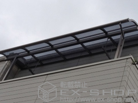 のバルコニー・ベランダ屋根 ライザーテラスII R型 屋根タイプ 単体 積雪〜20cm対応+吊り下げ物干し 標準 2本入 施工例