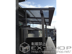 のバルコニー・ベランダ屋根 ライザーテラスII F型 屋根タイプ 単体 積雪〜20cm対応+吊り下げ物干し ワイド 2本入+壁付け物干し 標準 2本入 施工例