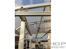 のバルコニー・ベランダ屋根 ヴェクターテラス R型 屋根タイプ 単体 積雪〜20cm対応＋吊り下げ物干し 標準 2本入 施工例