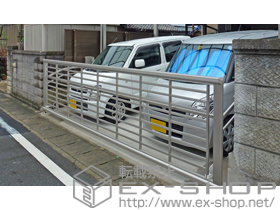 のカーゲート ルシアスアップゲートワイド 3型 横太格子 電動　51-12H 施工例