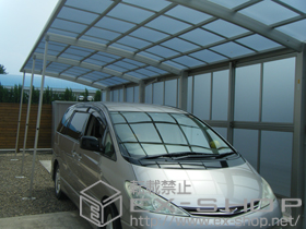 のカーポート レイナポートグラン 縦連棟　積雪〜20cm対応+レイナポートグラン用 サイドパネル+レイナポートグラン用 着脱式サポート 標準・ハイルーフ兼用 2本入 施工例