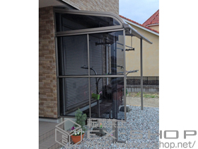 のテラス屋根 ライザーテラスII R型 テラスタイプ 単体 積雪〜20cm対応+吊り下げ物干し ロング 2本入+側面パネル 2段+側面ランマパネル R型 施工例