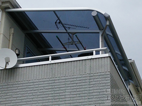 のバルコニー・ベランダ屋根 ヴェクターテラス R型 屋根タイプ 単体 積雪〜20cm対応＋吊り下げ式上下可動物干し（着脱機能なし） 2本入り 施工例