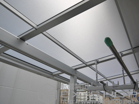 のバルコニー・ベランダ屋根 ライザーテラスII F型 屋根タイプ 連棟 積雪〜20cm対応 施工例