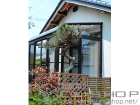 のテラス囲い・サンルーム ほせるんですII R型 床納まり ランマ無 積雪〜20cm対応＋カーテンレールセット(ホワイト)/側面付物干し 標準 2本入＋内部日除け/フック棒 施工例