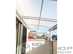 のバルコニー・ベランダ屋根 ライザーテラスII F型 屋根タイプ 単体 積雪〜20cm対応＋標準 吊り下げ物干し(2本入り) 施工例