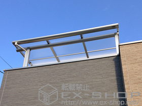 のバルコニー・ベランダ屋根 プレシオステラス F型 屋根タイプ 単体 積雪〜20cm対応＋F型用吊り下げ式物干し 標準(2本入り) 施工例