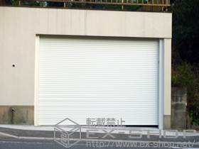 のガレージシャッター ガレージシャッタークワトロ 電動式 内部付タイプ ※外部停電時開閉機構 施工例