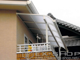 のバルコニー・ベランダ屋根 ライザーテラスII R型 屋根タイプ 単体 積雪〜20cm対応＋吊り下げ物干し 標準 2本入 施工例