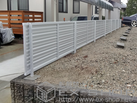 のフェンス・柵 プレスタフェンス 8型 横ルーバー フリーポールタイプ 施工例