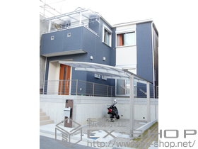 のバルコニー・ベランダ屋根 ヴェクターテラス R型 屋根タイプ 単体 積雪〜20cm対応＋物干しセット　標準2本入り×2セット＋水平式物干し　標準2本入り×1セット 施工例