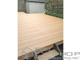 のウッドデッキ 樹ら楽ステージ＋樹ら楽ステージ ステップ3段＋ノンレールサッシ納め部材 施工例