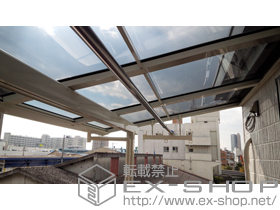 のバルコニー・ベランダ屋根 パワーアルファ F型 屋根タイプ 単体 積雪〜30cm対応＋パワーアルファ F型用 標準タイプ 吊り下げ物干し(2本入り) 施工例