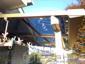 のバルコニー・ベランダ屋根 ライザーテラスII F型 屋根タイプ 単体 積雪〜20cm対応＋吊り下げ式物干し　標準2本入り 施工例