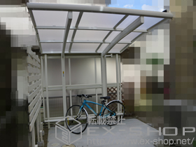 のサイクルポート・駐輪場 レイナポートグランミニ 積雪〜20cm対応＋レイナポートグランミニ用サイドパネル＋レイナポートグランミニ用車止めバー(長さ22用) 施工例