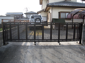 のカーゲート シャレオ伸縮2型 ノンレール 片開き 390S 施工例