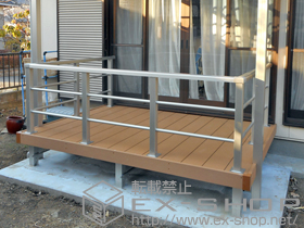 のウッドデッキ リウッドデッキ 200＋シンプルモダンデッキフェンス2型（横格子2本タイプ） 施工例