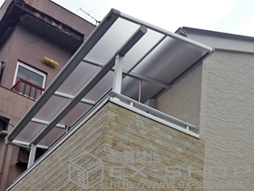 のバルコニー・ベランダ屋根 ヴェクターテラス F型 屋根タイプ 単体 積雪〜20cm対応＋吊り下げ式物干し 標準 2本入り×1セット 施工例