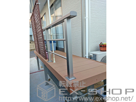 のウッドデッキ リウッドデッキ 200＋シンプルモダンデッキフェンス2型＜横格子2本タイプ＞ 施工例